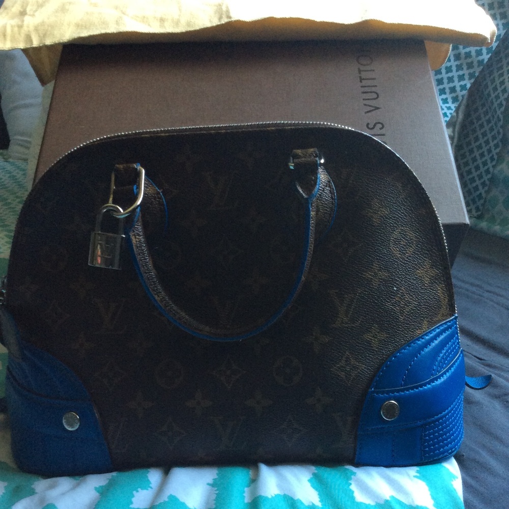 Louis Vuiton Alma Handbag Monogram Shine Canvas PM - Picture 4 of 8